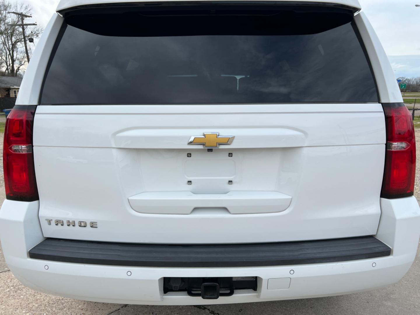 2015 White /Tan Chevrolet Tahoe LT (1GNSCBKC2FR) with an 5.3L V8 engine, Automatic transmission, located at 4520 Airline Hwy, Baton Rouge, LA, 70805, (225) 357-1497, 30.509325, -91.145432 - 2015 Chevy Tahoe LT 5.3 V8 Gas, 146K Miles, All Power, Heated Leather Seats, 7 Passenger Seating, Bose, Backup Camera, Tow Pkg. NO IN HOUSE FINANCING. FOR INFO PLEASE CONTACT JEFF AT 225 357-1497 CHECK OUT OUR A+ RATING WITH THE BETTER BUSINESS BUREAU WE HAVE BEEN A FAMILY OWNED AND OPERATED BUSINES - Photo#6